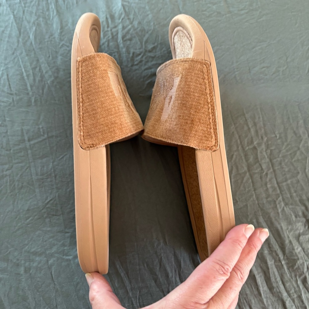 APL Techloom Velvet Slides Caramel. Size 9. - Picture 6 of 12